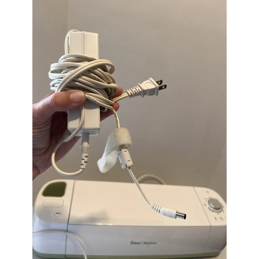 CRICUT EXPLORE One CXPL001 Die Cutting Machine with Connector Power Cord +Misc